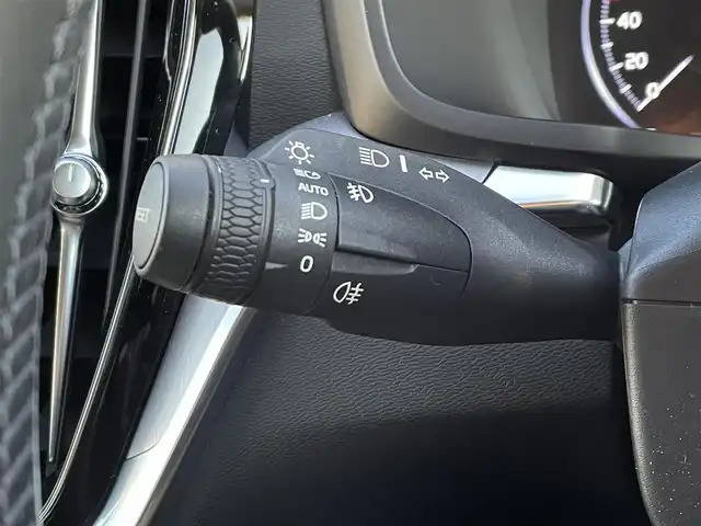 ボルボ Ｖ６０ B4 モメンタム 東京都 2021(令3)年 4.1万km パール 純正ナビ/360°カメラ/レザーシート/ワンオーナー/ブラインドスポットモニター/衝突軽減ブレーキ/アダプティブクルーズコントロール/純正17インチアルミホイール/フルセグTV/ドライブレコーダー/シートヒーター/ETC