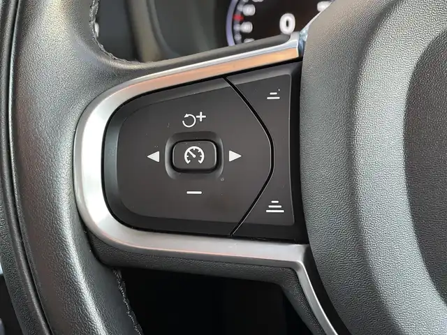 ボルボ Ｖ６０ B4 モメンタム 東京都 2021(令3)年 4.1万km パール 純正ナビ/360°カメラ/レザーシート/ワンオーナー/ブラインドスポットモニター/衝突軽減ブレーキ/アダプティブクルーズコントロール/純正17インチアルミホイール/フルセグTV/ドライブレコーダー/シートヒーター/ETC