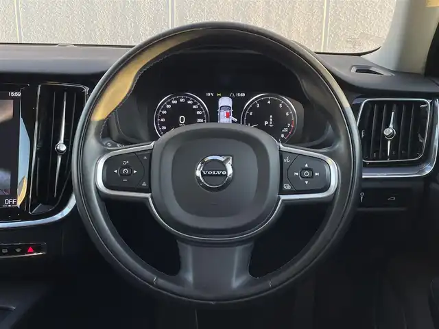 ボルボ Ｖ６０ B4 モメンタム 東京都 2021(令3)年 4.1万km パール 純正ナビ/360°カメラ/レザーシート/ワンオーナー/ブラインドスポットモニター/衝突軽減ブレーキ/アダプティブクルーズコントロール/純正17インチアルミホイール/フルセグTV/ドライブレコーダー/シートヒーター/ETC
