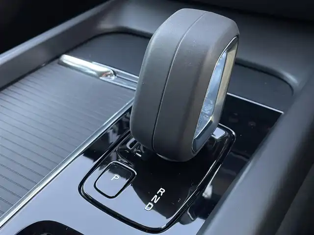 ボルボ Ｖ６０ B4 モメンタム 東京都 2021(令3)年 4.1万km パール 純正ナビ/360°カメラ/レザーシート/ワンオーナー/ブラインドスポットモニター/衝突軽減ブレーキ/アダプティブクルーズコントロール/純正17インチアルミホイール/フルセグTV/ドライブレコーダー/シートヒーター/ETC