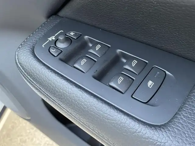 ボルボ Ｖ６０ B4 モメンタム 東京都 2021(令3)年 4.1万km パール 純正ナビ/360°カメラ/レザーシート/ワンオーナー/ブラインドスポットモニター/衝突軽減ブレーキ/アダプティブクルーズコントロール/純正17インチアルミホイール/フルセグTV/ドライブレコーダー/シートヒーター/ETC