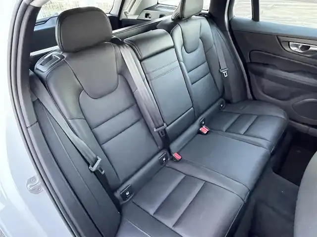 ボルボ Ｖ６０ B4 モメンタム 東京都 2021(令3)年 4.1万km パール 純正ナビ/360°カメラ/レザーシート/ワンオーナー/ブラインドスポットモニター/衝突軽減ブレーキ/アダプティブクルーズコントロール/純正17インチアルミホイール/フルセグTV/ドライブレコーダー/シートヒーター/ETC