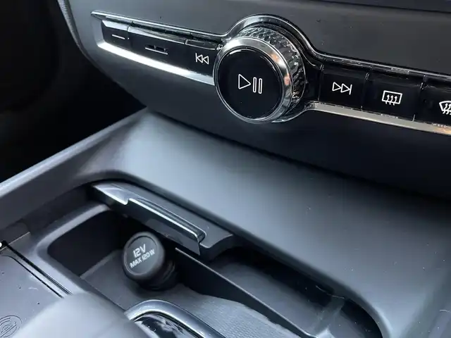 ボルボ Ｖ６０ B4 モメンタム 東京都 2021(令3)年 4.1万km パール 純正ナビ/360°カメラ/レザーシート/ワンオーナー/ブラインドスポットモニター/衝突軽減ブレーキ/アダプティブクルーズコントロール/純正17インチアルミホイール/フルセグTV/ドライブレコーダー/シートヒーター/ETC