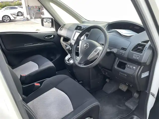 日産 セレナ ライダー 宮崎県 2012(平24)年 7.3万km ブリリアントホワイトパール 純正7インチナビ/　AM FM CD DVD TV BT/バックカメラ/両側パワースライドドア/ETC車載器/アイドリングストップ/フォグランプ/HIDヘッドライト/電動格納ミラー/スマートキー/ウィンカーミラー/ABS