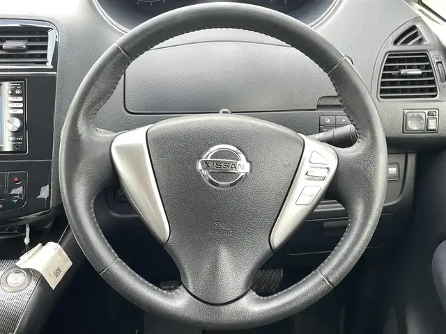 日産 セレナ ライダー 宮崎県 2012(平24)年 7.3万km ブリリアントホワイトパール 純正7インチナビ/　AM FM CD DVD TV BT/バックカメラ/両側パワースライドドア/ETC車載器/アイドリングストップ/フォグランプ/HIDヘッドライト/電動格納ミラー/スマートキー/ウィンカーミラー/ABS