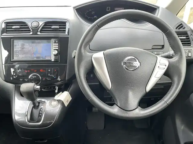 日産 セレナ ライダー 宮崎県 2012(平24)年 7.3万km ブリリアントホワイトパール 純正7インチナビ/　AM FM CD DVD TV BT/バックカメラ/両側パワースライドドア/ETC車載器/アイドリングストップ/フォグランプ/HIDヘッドライト/電動格納ミラー/スマートキー/ウィンカーミラー/ABS