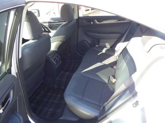 スバル レガシィ Ｂ４ リミテッド 千葉県 2015(平27)年 3.4万km アイスシルバーメタリック アイサイト/SIドライブ/スバルリヤビークルディテクション/ブラックレザーシート/運転席パワーシート/各席シートヒーター/純正メモリーナビ/地デジTV/【DVD/CD再生機能　Bluetooth接続】/バックカメラ/革巻きステアリング/ステアリングスイッチ/パドルシフト/ETC/LEDヘッドライト/フォグライト/ウインカーミラー/純正18インチアルミホイル/サイド/カーテンエアバッグ/キーレスアクセス