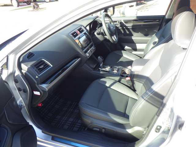 スバル レガシィ Ｂ４ リミテッド 千葉県 2015(平27)年 3.4万km アイスシルバーメタリック アイサイト/SIドライブ/スバルリヤビークルディテクション/ブラックレザーシート/運転席パワーシート/各席シートヒーター/純正メモリーナビ/地デジTV/【DVD/CD再生機能　Bluetooth接続】/バックカメラ/革巻きステアリング/ステアリングスイッチ/パドルシフト/ETC/LEDヘッドライト/フォグライト/ウインカーミラー/純正18インチアルミホイル/サイド/カーテンエアバッグ/キーレスアクセス