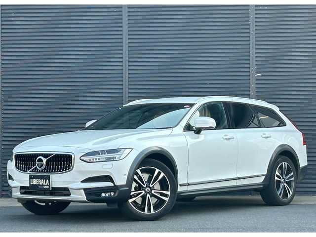ボルボ Ｖ９０ クロスカントリー T5 AWD サマム 茨城県 2018(平30)年 4.7万km パール インテリセーフ/ＡＣＣ　/ＨＵＤ　/ＬＫＡ　/ＢＳＭ　/純正ナビ　/ＣａｒＰｌａｙ　/３６０度カメラ　/フルセグ　/茶革　/シートヒーター　/シートエアコン　/ハンドルヒーター　/パワーバックドア　/フットトランク　/オートハイビーム　/ＬＥＤ/禁煙車