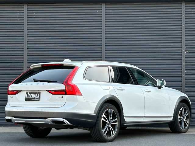 ボルボ Ｖ９０ クロスカントリー T5 AWD サマム 茨城県 2018(平30)年 4.7万km パール インテリセーフ/ＡＣＣ　/ＨＵＤ　/ＬＫＡ　/ＢＳＭ　/純正ナビ　/ＣａｒＰｌａｙ　/３６０度カメラ　/フルセグ　/茶革　/シートヒーター　/シートエアコン　/ハンドルヒーター　/パワーバックドア　/フットトランク　/オートハイビーム　/ＬＥＤ/禁煙車