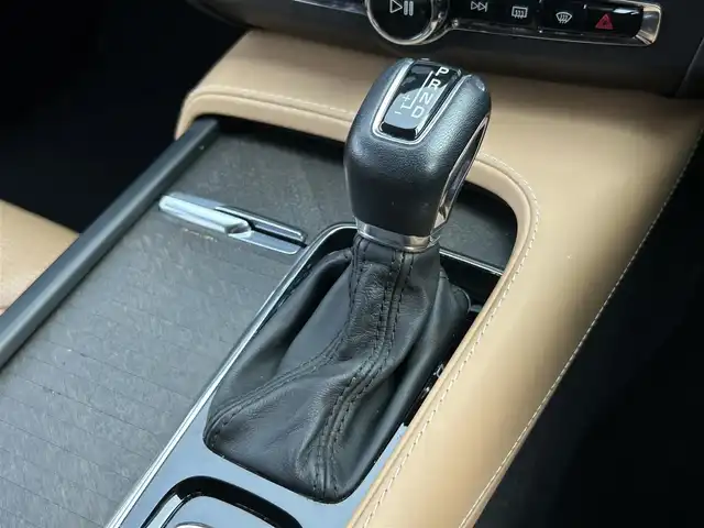 ボルボ Ｖ９０ クロスカントリー T5 AWD サマム 茨城県 2018(平30)年 4.7万km パール インテリセーフ/ＡＣＣ　/ＨＵＤ　/ＬＫＡ　/ＢＳＭ　/純正ナビ　/ＣａｒＰｌａｙ　/３６０度カメラ　/フルセグ　/茶革　/シートヒーター　/シートエアコン　/ハンドルヒーター　/パワーバックドア　/フットトランク　/オートハイビーム　/ＬＥＤ/禁煙車