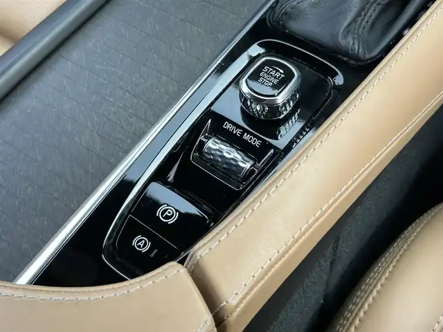 ボルボ Ｖ９０ クロスカントリー T5 AWD サマム 茨城県 2018(平30)年 4.7万km パール インテリセーフ/ＡＣＣ　/ＨＵＤ　/ＬＫＡ　/ＢＳＭ　/純正ナビ　/ＣａｒＰｌａｙ　/３６０度カメラ　/フルセグ　/茶革　/シートヒーター　/シートエアコン　/ハンドルヒーター　/パワーバックドア　/フットトランク　/オートハイビーム　/ＬＥＤ/禁煙車