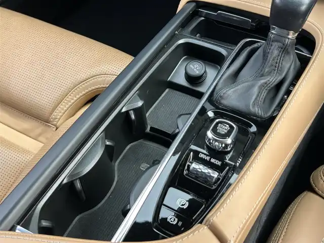 ボルボ Ｖ９０ クロスカントリー T5 AWD サマム 茨城県 2018(平30)年 4.7万km パール インテリセーフ/ＡＣＣ　/ＨＵＤ　/ＬＫＡ　/ＢＳＭ　/純正ナビ　/ＣａｒＰｌａｙ　/３６０度カメラ　/フルセグ　/茶革　/シートヒーター　/シートエアコン　/ハンドルヒーター　/パワーバックドア　/フットトランク　/オートハイビーム　/ＬＥＤ/禁煙車