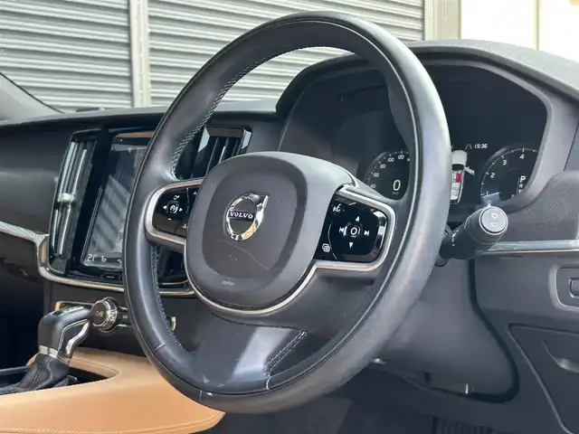 ボルボ Ｖ９０ クロスカントリー T5 AWD サマム 茨城県 2018(平30)年 4.7万km パール インテリセーフ/ＡＣＣ　/ＨＵＤ　/ＬＫＡ　/ＢＳＭ　/純正ナビ　/ＣａｒＰｌａｙ　/３６０度カメラ　/フルセグ　/茶革　/シートヒーター　/シートエアコン　/ハンドルヒーター　/パワーバックドア　/フットトランク　/オートハイビーム　/ＬＥＤ/禁煙車