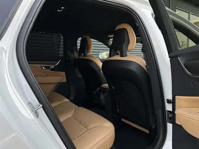 ボルボ Ｖ９０ クロスカントリー T5 AWD サマム 茨城県 2018(平30)年 4.7万km パール インテリセーフ/ＡＣＣ　/ＨＵＤ　/ＬＫＡ　/ＢＳＭ　/純正ナビ　/ＣａｒＰｌａｙ　/３６０度カメラ　/フルセグ　/茶革　/シートヒーター　/シートエアコン　/ハンドルヒーター　/パワーバックドア　/フットトランク　/オートハイビーム　/ＬＥＤ/禁煙車