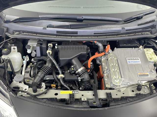 日産 ノート e－パワー X Vセレクション 岐阜県 2020(令2)年 6万km スーパーブラック 純正ナビ(AM/FM/CD/DVD/BT/フルセグ/AUX)/全方位モニター/デジタルインナーミラー/純正ドラレコ/ETC/ステアリングスイッチ/純正サイドバイザー/純正ドラレコ/レーンキープアシスト/AAC/プッシュスタート　/スマートキー/オートライト/LEDヘッドライト/純正AW