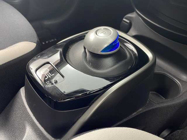 日産 ノート e－パワー X Vセレクション 岐阜県 2020(令2)年 6万km スーパーブラック 純正ナビ(AM/FM/CD/DVD/BT/フルセグ/AUX)/全方位モニター/デジタルインナーミラー/純正ドラレコ/ETC/ステアリングスイッチ/純正サイドバイザー/純正ドラレコ/レーンキープアシスト/AAC/プッシュスタート　/スマートキー/オートライト/LEDヘッドライト/純正AW