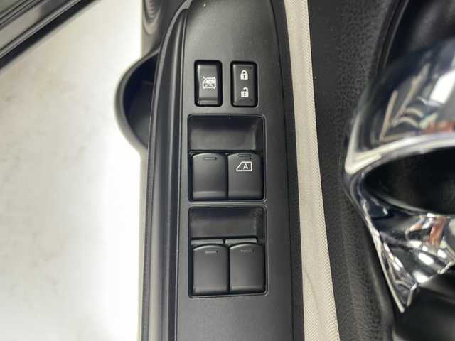 日産 ノート e－パワー X Vセレクション 岐阜県 2020(令2)年 6万km スーパーブラック 純正ナビ(AM/FM/CD/DVD/BT/フルセグ/AUX)/全方位モニター/デジタルインナーミラー/純正ドラレコ/ETC/ステアリングスイッチ/純正サイドバイザー/純正ドラレコ/レーンキープアシスト/AAC/プッシュスタート　/スマートキー/オートライト/LEDヘッドライト/純正AW
