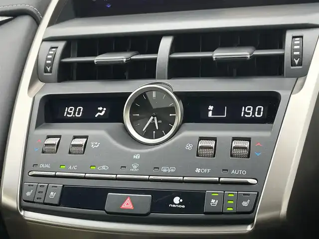 レクサス ＮＸ 300 Fスポーツ 大阪府 2018(平30)年 3.3万km グラファイトブラックガラスフレーク 純正１０．３インチナビ/   フルセグTV/CD/DVD/Bluetooth/USB/全方位モニター/衝突軽減ブレーキ/横滑り防止装置/コーナーセンサー/サンルーフ/ヘッドアップディスプレイ/前席エアシートヒーター/パワーシート/レーダークルーズコントロール/レーンキープアシスト/パドルシフト/アイドリングストップ/電動リアゲート/オートマチックハイビーム/１００Ｖ電源/純正18インチアルミホイール/純正フロアマット/プッシュスタート/スマートキー/ＥＴＣ/三眼ＬＥＤライト