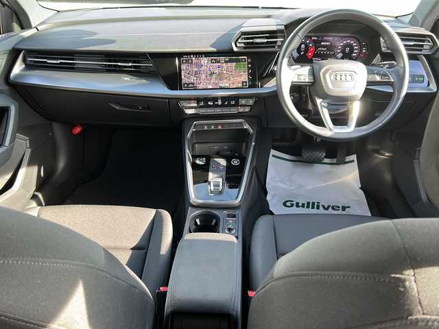 アウディ Ａ３ セダン 30TFSI アドバンスド 石川県 2022(令4)年 1.7万km グレイシアホワイトメタリック ワンオーナー　/社外ＡＷ付冬タイヤ車載（225/45R17、7mm、2022年製）/純正ナビ/（ラジオ/フルセグＴＶ/AppleCarPlay/AndroidAuto/BTAudio)/バックカメラ　/ＥＴＣ　/ＬＥＤヘッドライト　/前席シートヒーター　/前後コーナーセンサー/オートマチックトランクリッド/アダプティブクルーズコントロール/アダプティブクルーズアシスト/エレクトロメカニカルパーキングブレーキ/アウディプレセンスフロント/アドバンストキーシステム/スペアキー1本/保証書/記録簿/ナビ取扱説明書