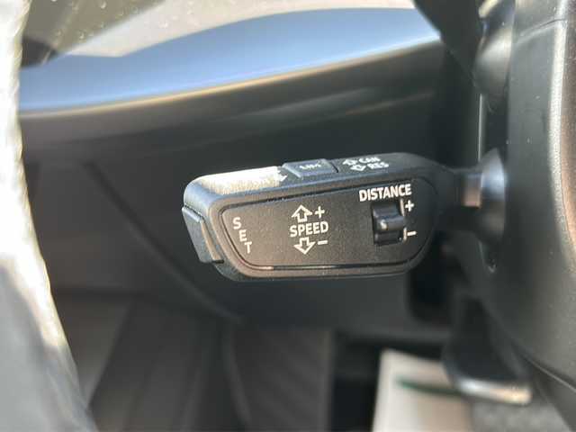 アウディ Ａ３ セダン 30TFSI アドバンスド 石川県 2022(令4)年 1.7万km グレイシアホワイトメタリック ワンオーナー　/社外ＡＷ付冬タイヤ車載（225/45R17、7mm、2022年製）/純正ナビ/（ラジオ/フルセグＴＶ/AppleCarPlay/AndroidAuto/BTAudio)/バックカメラ　/ＥＴＣ　/ＬＥＤヘッドライト　/前席シートヒーター　/前後コーナーセンサー/オートマチックトランクリッド/アダプティブクルーズコントロール/アダプティブクルーズアシスト/エレクトロメカニカルパーキングブレーキ/アウディプレセンスフロント/アドバンストキーシステム/スペアキー1本/保証書/記録簿/ナビ取扱説明書