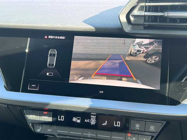 アウディ Ａ３ セダン 30TFSI アドバンスド 石川県 2022(令4)年 1.7万km グレイシアホワイトメタリック ワンオーナー　/社外ＡＷ付冬タイヤ車載（225/45R17、7mm、2022年製）/純正ナビ/（ラジオ/フルセグＴＶ/AppleCarPlay/AndroidAuto/BTAudio)/バックカメラ　/ＥＴＣ　/ＬＥＤヘッドライト　/前席シートヒーター　/前後コーナーセンサー/オートマチックトランクリッド/アダプティブクルーズコントロール/アダプティブクルーズアシスト/エレクトロメカニカルパーキングブレーキ/アウディプレセンスフロント/アドバンストキーシステム/スペアキー1本/保証書/記録簿/ナビ取扱説明書