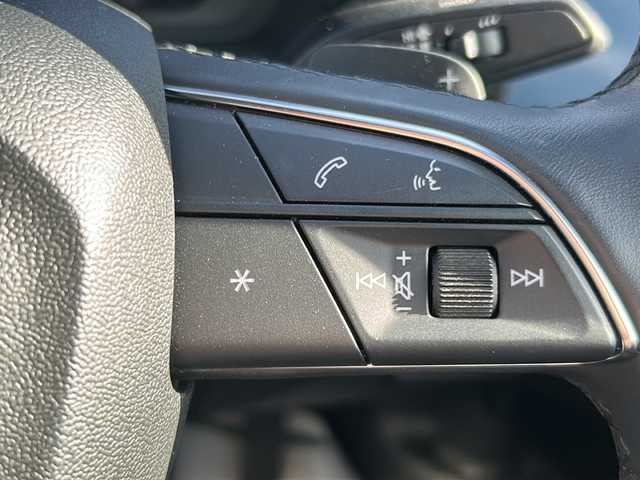 アウディ Ａ３ セダン 30TFSI アドバンスド 石川県 2022(令4)年 1.7万km グレイシアホワイトメタリック ワンオーナー　/社外ＡＷ付冬タイヤ車載（225/45R17、7mm、2022年製）/純正ナビ/（ラジオ/フルセグＴＶ/AppleCarPlay/AndroidAuto/BTAudio)/バックカメラ　/ＥＴＣ　/ＬＥＤヘッドライト　/前席シートヒーター　/前後コーナーセンサー/オートマチックトランクリッド/アダプティブクルーズコントロール/アダプティブクルーズアシスト/エレクトロメカニカルパーキングブレーキ/アウディプレセンスフロント/アドバンストキーシステム/スペアキー1本/保証書/記録簿/ナビ取扱説明書