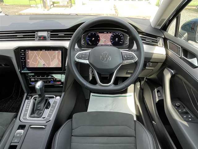 フォルクスワーゲン ＶＷ パサート TDI エレガンス 埼玉県 2022(令4)年 2.3万km 青Ｍ ワンオーナー車/アクアブルーメタリック（８H）/純正ナビTV/バックカメラ/ハーフレザーシート/前席シートヒーター/前席パワーシート/アクティブクルーズコントロール/衝突軽減ブレーキ/レーンアシスト/サイドアシスト/バーチャルコックピット/LEDヘッドライト/パワートランクリッド/クリアランスソナー/前後ドラレコ/プッシュスタート/スマートキー/業者施工の内外装クリーニング済/保証書付整備手帳/取扱説明書