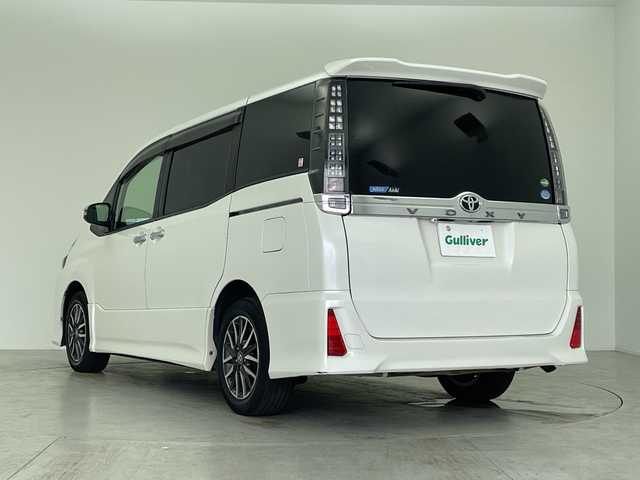 トヨタ ヴォクシー ZS 煌Ⅱ 愛知県 2016(平28)年 6.5万km ホワイトパールクリスタルシャイン 純正9インチSDナビ/・フルセグ/・Bluetooth/・CD/・DVD/純正12.1インチ後席モニター/ETC2.0/ドライブレコーダー/両側パワースライドドア/先行車発信告知機能/LDA/衝突軽減ブレーキ/横滑り防止装置/オートライト/オートハイビーム/純正16インチアルミホイール/フォグランプ/エンジンスタートボタン/スマートキー/スペアキー/保証書/取扱説明書