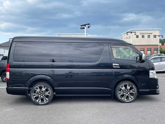 トヨタ ハイエース GL ロング 長崎県 2022(令4)年 1.9万km ブラックマイカ ワンオーナー/カロッツェリア後席モニター/モデリスタエアロ/社外ナビ/（BD/DVD/CD/SD/フルセグ）/バックカメラ/プリクラッシュセーフティシステム/レーンキープアシスト/AC100V/オートライト/純正タイヤ積込/ドライブレコーダー/スマートキー/革調シートカバー/純正フロアマット/クリアランスソナー/新車保証書/取扱説明書