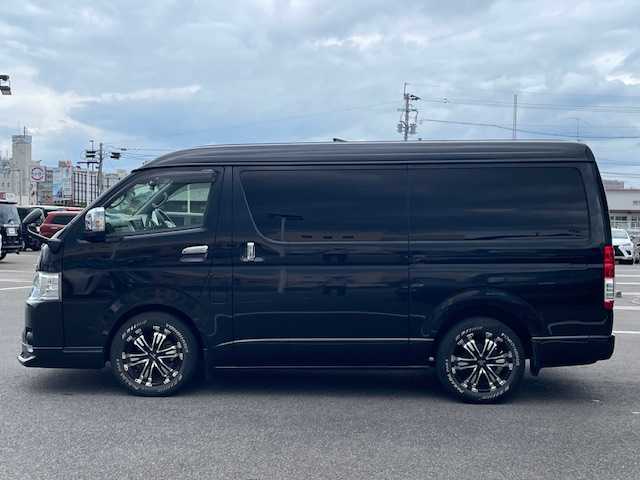 トヨタ ハイエース GL ロング 長崎県 2022(令4)年 1.9万km ブラックマイカ ワンオーナー/カロッツェリア後席モニター/モデリスタエアロ/社外ナビ/（BD/DVD/CD/SD/フルセグ）/バックカメラ/プリクラッシュセーフティシステム/レーンキープアシスト/AC100V/オートライト/純正タイヤ積込/ドライブレコーダー/スマートキー/革調シートカバー/純正フロアマット/クリアランスソナー/新車保証書/取扱説明書