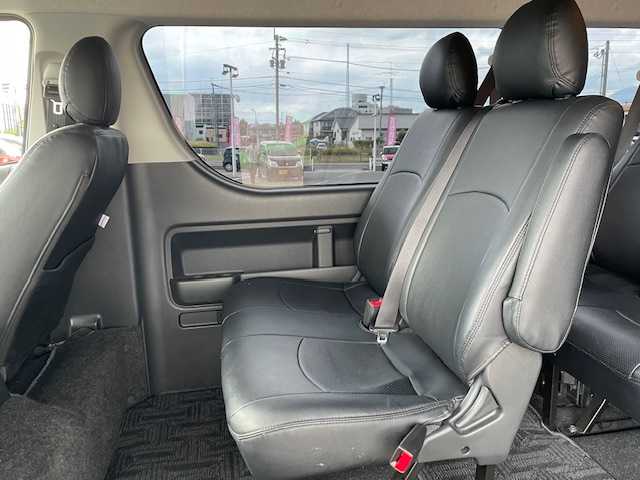 トヨタ ハイエース GL ロング 長崎県 2022(令4)年 1.9万km ブラックマイカ ワンオーナー/カロッツェリア後席モニター/モデリスタエアロ/社外ナビ/（BD/DVD/CD/SD/フルセグ）/バックカメラ/プリクラッシュセーフティシステム/レーンキープアシスト/AC100V/オートライト/純正タイヤ積込/ドライブレコーダー/スマートキー/革調シートカバー/純正フロアマット/クリアランスソナー/新車保証書/取扱説明書