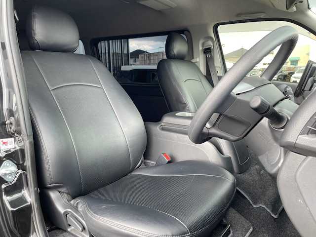 トヨタ ハイエース GL ロング 長崎県 2022(令4)年 1.9万km ブラックマイカ ワンオーナー/カロッツェリア後席モニター/モデリスタエアロ/社外ナビ/（BD/DVD/CD/SD/フルセグ）/バックカメラ/プリクラッシュセーフティシステム/レーンキープアシスト/AC100V/オートライト/純正タイヤ積込/ドライブレコーダー/スマートキー/革調シートカバー/純正フロアマット/クリアランスソナー/新車保証書/取扱説明書
