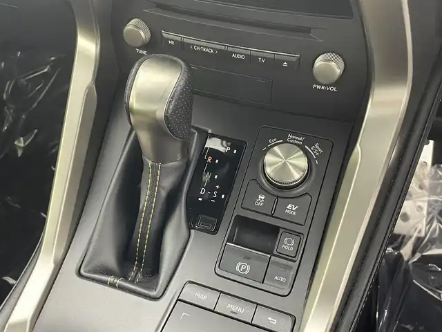 レクサス ＮＸ 300h Fスポーツ 埼玉県 2019(令1)年 5万km グラファイトブラックガラスフレーク サンルーフ　電動リアゲート　純正ナビ　Ｂｌｕｅｔｏｏｔｈ　バックカメラ　ＴＶ　シートヒーター　ベンチレーション　メモリー機能付パワーシート　前後ドライブレコーダー　オートハイビーム　ＥＴＣ２．０