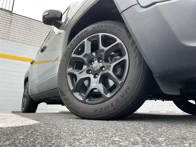 クライスラー・ジープ ジープ レネゲード リミテッド 埼玉県 2016(平28)年 5.8万km アンヴィルクリアコート バックカメラ/クリアランスソナー/パーキングアシスト/レーンアシスト/レザーシート/パワーシート/クルーズコントロール/アイドリングストップ/純正アルミホイール/純正フロアマット/横滑り防止装置/Bluetooth接続/AAC/ETC/ABS/PW/PS/オートライト/ドライブレコーダー/ルーフレール/ブラインドスポットモニター