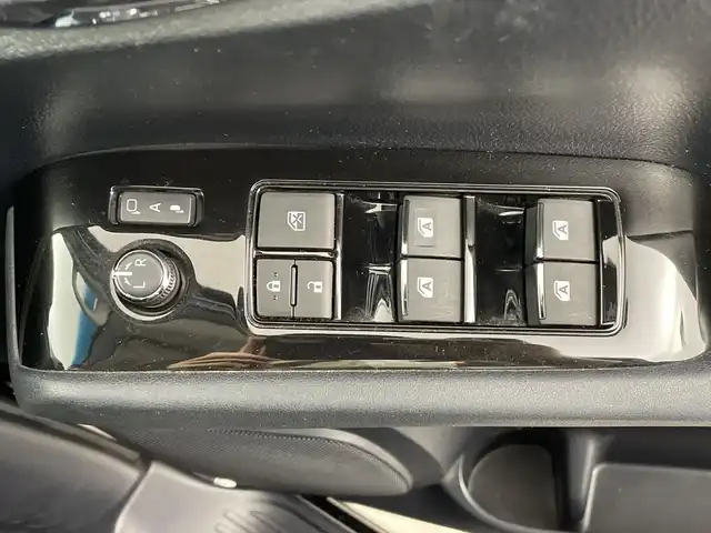 トヨタ アルファード S 鹿児島県 2016(平28)年 3.7万km ブラック ワンオーナー/アルパイン製11型ナビ/(Bluetooth/SD/USB/CD/DVD/フルセグ)/バックカメラ/両側パワースライドドア/アルパイン製後席モニター/コーナーセンサー/純正18インチアルミホイール/LEDヘッドライト/純正フロアマット/スマートキー/ETC/保証書/取扱説明書付き