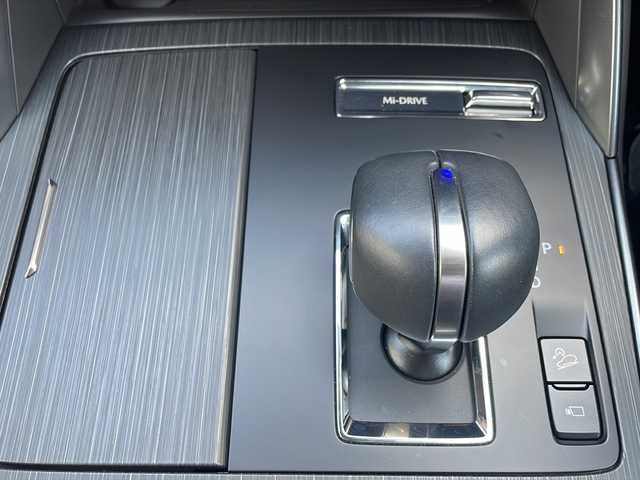 マツダ ＣＸ－６０ XD HV プレミアムスポーツ 大阪府 2023(令5)年 0.7万km ロジウムホワイトプレミアムメタリック BOSEサウンドシステム/パノラマサンルーフ/スマートブレーキサポート/誤発進抑制制御（前後）/車線逸脱警報システム/降車支援機能付ブラインドスポットモニタリング/レーンキープアシストシステム/緊急時車線維持支援システム/接近車両検知（前側方/後側方）/レーダークルーズコントロール/パーキングセンサー/ドライバー異常時対応システム/ヘッドアップディスプレイ/360度ビューモニター/12.3インチナビ/・Bluetooth/・AppleCarPlay/AndroidAuto/・フルセグTV/・タイプCｘ２/HDMI/ワイヤレス充電/パワーバックドア/ハーフレザーシート/シートヒーター／ベンチレーション/パワーシート（運転席メモリー機能付）/ステアリングヒーター/電動パーキングブレーキ/ブレーキホールド/LEDヘッドランプ/純正20インチAW/ドライブレコーダー/オートワイパー/スペアキーｘ１/取説/保証書