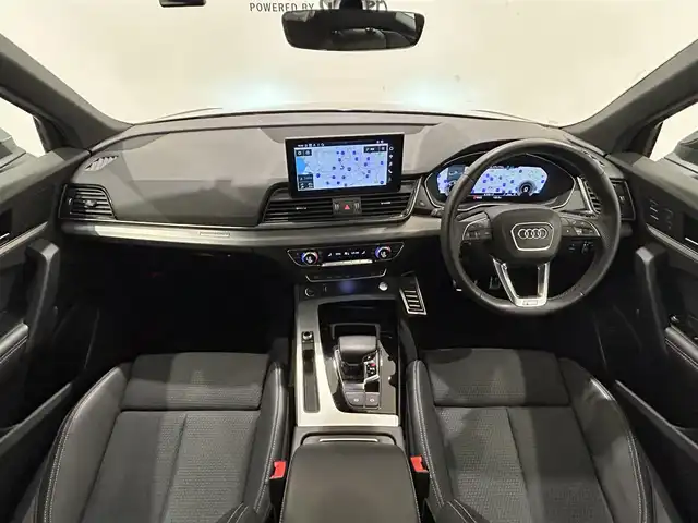 アウディ Ｑ５ SB 40TDIクワトロ Sライン 熊本県 2022(令4)年 5.4万km ミトスブラックメタリック ・スマートキー/・プッシュスタート/・エフィシェンシアシスト/・ハイビームアシスト/・パークエイド/・リアクロストラフィックアシスト/・Audiプレセンス/・Audiアクティブレーンアシスト/・サイドアシスト/・休憩の推奨/・クルーズコントロール/・ハーフレザーシート/　【Bluetooth・USB・AppleCatPlay・AndroidAuto】/・全方位カメラ/・ETC2.0/・バーチャルコクピット/・ドライブレコーダー(前後録画)/・パワーバックドア/・LEDヘッドランプ/・純正マット