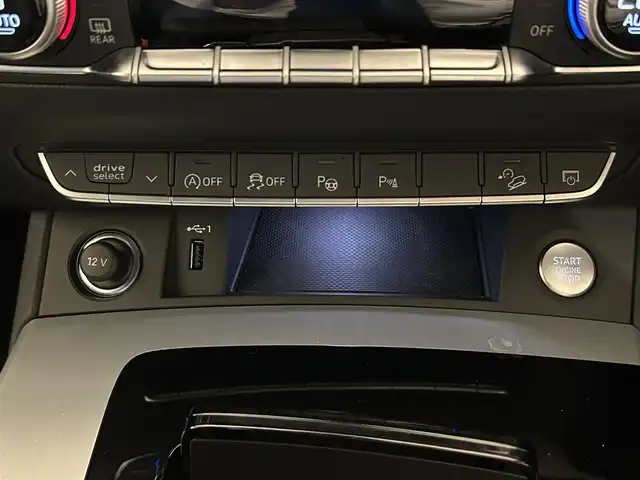 アウディ Ｑ５ SB 40TDIクワトロ Sライン 熊本県 2022(令4)年 5.4万km ミトスブラックメタリック ・スマートキー/・プッシュスタート/・エフィシェンシアシスト/・ハイビームアシスト/・パークエイド/・リアクロストラフィックアシスト/・Audiプレセンス/・Audiアクティブレーンアシスト/・サイドアシスト/・休憩の推奨/・クルーズコントロール/・ハーフレザーシート/　【Bluetooth・USB・AppleCatPlay・AndroidAuto】/・全方位カメラ/・ETC2.0/・バーチャルコクピット/・ドライブレコーダー(前後録画)/・パワーバックドア/・LEDヘッドランプ/・純正マット
