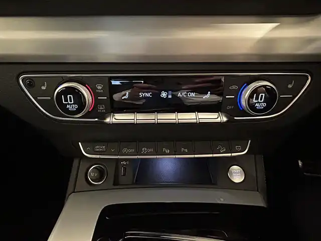 アウディ Ｑ５ SB 40TDIクワトロ Sライン 熊本県 2022(令4)年 5.4万km ミトスブラックメタリック ・スマートキー/・プッシュスタート/・エフィシェンシアシスト/・ハイビームアシスト/・パークエイド/・リアクロストラフィックアシスト/・Audiプレセンス/・Audiアクティブレーンアシスト/・サイドアシスト/・休憩の推奨/・クルーズコントロール/・ハーフレザーシート/　【Bluetooth・USB・AppleCatPlay・AndroidAuto】/・全方位カメラ/・ETC2.0/・バーチャルコクピット/・ドライブレコーダー(前後録画)/・パワーバックドア/・LEDヘッドランプ/・純正マット