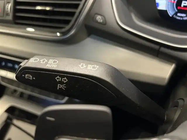 アウディ Ｑ５ SB 40TDIクワトロ Sライン 熊本県 2022(令4)年 5.4万km ミトスブラックメタリック ・スマートキー/・プッシュスタート/・エフィシェンシアシスト/・ハイビームアシスト/・パークエイド/・リアクロストラフィックアシスト/・Audiプレセンス/・Audiアクティブレーンアシスト/・サイドアシスト/・休憩の推奨/・クルーズコントロール/・ハーフレザーシート/　【Bluetooth・USB・AppleCatPlay・AndroidAuto】/・全方位カメラ/・ETC2.0/・バーチャルコクピット/・ドライブレコーダー(前後録画)/・パワーバックドア/・LEDヘッドランプ/・純正マット