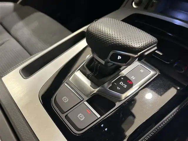 アウディ Ｑ５ SB 40TDIクワトロ Sライン 熊本県 2022(令4)年 5.4万km ミトスブラックメタリック ・スマートキー/・プッシュスタート/・エフィシェンシアシスト/・ハイビームアシスト/・パークエイド/・リアクロストラフィックアシスト/・Audiプレセンス/・Audiアクティブレーンアシスト/・サイドアシスト/・休憩の推奨/・クルーズコントロール/・ハーフレザーシート/　【Bluetooth・USB・AppleCatPlay・AndroidAuto】/・全方位カメラ/・ETC2.0/・バーチャルコクピット/・ドライブレコーダー(前後録画)/・パワーバックドア/・LEDヘッドランプ/・純正マット