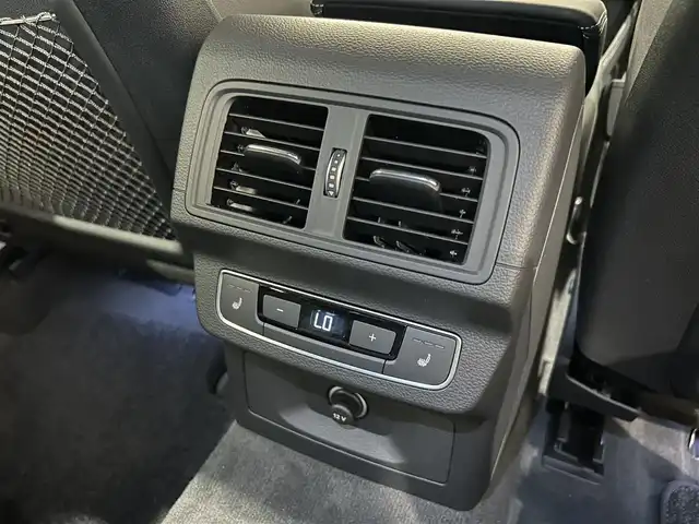 アウディ Ｑ５ SB 40TDIクワトロ Sライン 熊本県 2022(令4)年 5.4万km ミトスブラックメタリック ・スマートキー/・プッシュスタート/・エフィシェンシアシスト/・ハイビームアシスト/・パークエイド/・リアクロストラフィックアシスト/・Audiプレセンス/・Audiアクティブレーンアシスト/・サイドアシスト/・休憩の推奨/・クルーズコントロール/・ハーフレザーシート/　【Bluetooth・USB・AppleCatPlay・AndroidAuto】/・全方位カメラ/・ETC2.0/・バーチャルコクピット/・ドライブレコーダー(前後録画)/・パワーバックドア/・LEDヘッドランプ/・純正マット