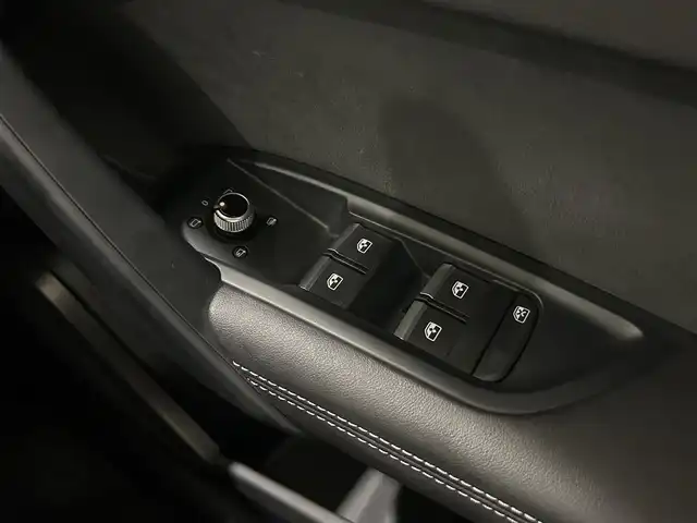 アウディ Ｑ５ SB 40TDIクワトロ Sライン 熊本県 2022(令4)年 5.4万km ミトスブラックメタリック ・スマートキー/・プッシュスタート/・エフィシェンシアシスト/・ハイビームアシスト/・パークエイド/・リアクロストラフィックアシスト/・Audiプレセンス/・Audiアクティブレーンアシスト/・サイドアシスト/・休憩の推奨/・クルーズコントロール/・ハーフレザーシート/　【Bluetooth・USB・AppleCatPlay・AndroidAuto】/・全方位カメラ/・ETC2.0/・バーチャルコクピット/・ドライブレコーダー(前後録画)/・パワーバックドア/・LEDヘッドランプ/・純正マット