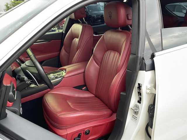 マセラティ レヴァンテ 佐賀県 2017(平29)年 3.9万km ビアンコ ドライバーアシスタンスパッケージ/・アダプティブクルーズコントロール/・レーンキーピングアシスト/・ブラインドスポットモニター/・衝突軽減ブレーキシステム/harman/kardon/サンルーフ/純正ナビ/サラウンドビューカメラ/Bluetooth・フルセグTV/赤革シート/シートヒーター/パワーバックドア/パドルシフト/LEDヘッドライト/オートハイビーム/純正21インチアルミホイール