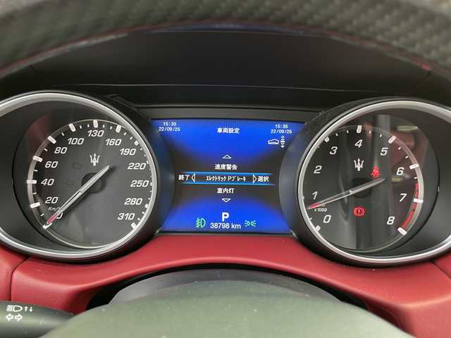 マセラティ レヴァンテ 佐賀県 2017(平29)年 3.9万km ビアンコ ドライバーアシスタンスパッケージ/・アダプティブクルーズコントロール/・レーンキーピングアシスト/・ブラインドスポットモニター/・衝突軽減ブレーキシステム/harman/kardon/サンルーフ/純正ナビ/サラウンドビューカメラ/Bluetooth・フルセグTV/赤革シート/シートヒーター/パワーバックドア/パドルシフト/LEDヘッドライト/オートハイビーム/純正21インチアルミホイール