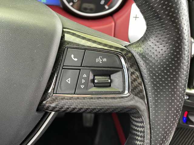 マセラティ レヴァンテ 佐賀県 2017(平29)年 3.9万km ビアンコ ドライバーアシスタンスパッケージ/・アダプティブクルーズコントロール/・レーンキーピングアシスト/・ブラインドスポットモニター/・衝突軽減ブレーキシステム/harman/kardon/サンルーフ/純正ナビ/サラウンドビューカメラ/Bluetooth・フルセグTV/赤革シート/シートヒーター/パワーバックドア/パドルシフト/LEDヘッドライト/オートハイビーム/純正21インチアルミホイール