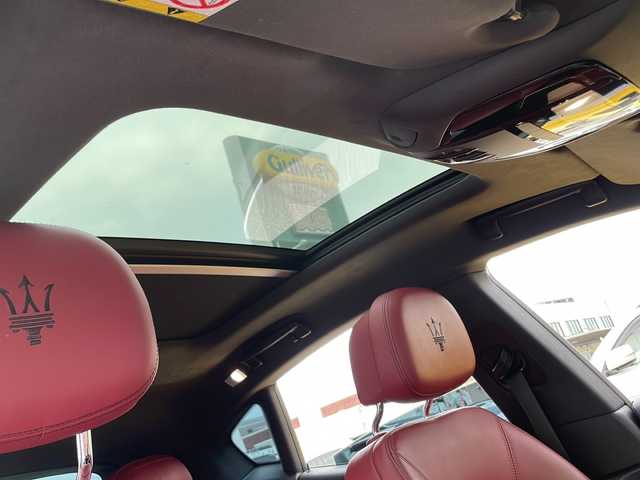 マセラティ レヴァンテ 佐賀県 2017(平29)年 3.9万km ビアンコ ドライバーアシスタンスパッケージ/・アダプティブクルーズコントロール/・レーンキーピングアシスト/・ブラインドスポットモニター/・衝突軽減ブレーキシステム/harman/kardon/サンルーフ/純正ナビ/サラウンドビューカメラ/Bluetooth・フルセグTV/赤革シート/シートヒーター/パワーバックドア/パドルシフト/LEDヘッドライト/オートハイビーム/純正21インチアルミホイール