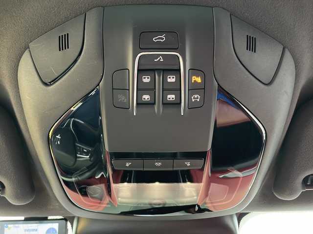 マセラティ レヴァンテ 佐賀県 2017(平29)年 3.9万km ビアンコ ドライバーアシスタンスパッケージ/・アダプティブクルーズコントロール/・レーンキーピングアシスト/・ブラインドスポットモニター/・衝突軽減ブレーキシステム/harman/kardon/サンルーフ/純正ナビ/サラウンドビューカメラ/Bluetooth・フルセグTV/赤革シート/シートヒーター/パワーバックドア/パドルシフト/LEDヘッドライト/オートハイビーム/純正21インチアルミホイール