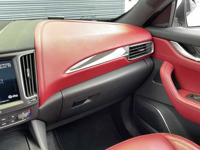 マセラティ レヴァンテ 佐賀県 2017(平29)年 3.9万km ビアンコ ドライバーアシスタンスパッケージ/・アダプティブクルーズコントロール/・レーンキーピングアシスト/・ブラインドスポットモニター/・衝突軽減ブレーキシステム/harman/kardon/サンルーフ/純正ナビ/サラウンドビューカメラ/Bluetooth・フルセグTV/赤革シート/シートヒーター/パワーバックドア/パドルシフト/LEDヘッドライト/オートハイビーム/純正21インチアルミホイール